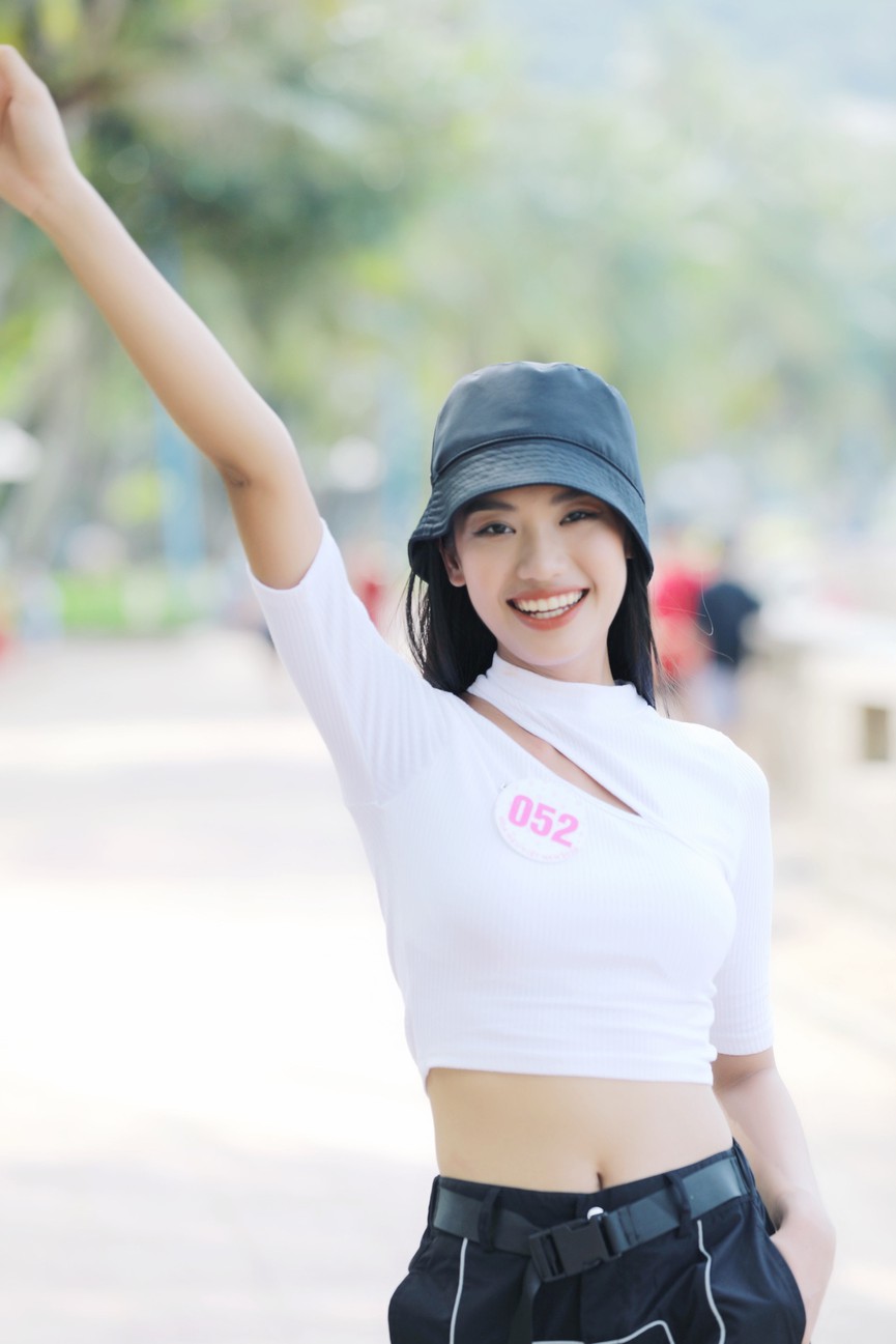 Nét hồn nhiên 'toả nắng' của những cô gái HHVN 2020 trên thành phố biển Vũng Tàu - ảnh 5