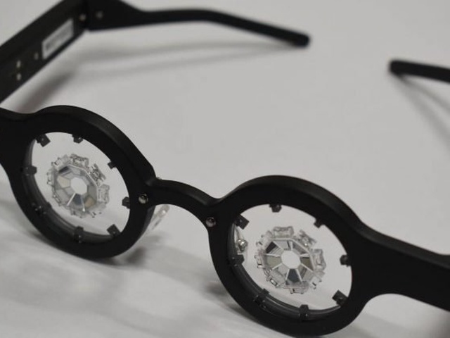 Kính thông minh đeo một giờ mỗi ngày có thể chữa được cận thị