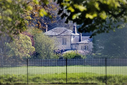 Nhà của vợ chồng Hoàng tử Harry cải tạo lại như pháo đài gây phản ứng trái chiều