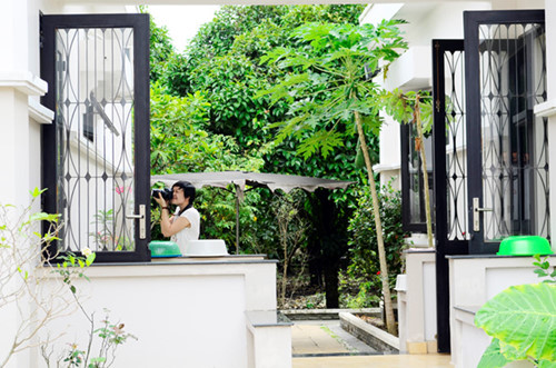 Biệt thự vườn kín cổng cao tường của