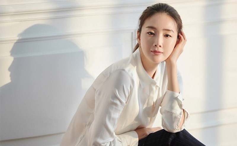 Choi Ji Woo giàu có, viên mãn bên chồng và con gái mới sinh