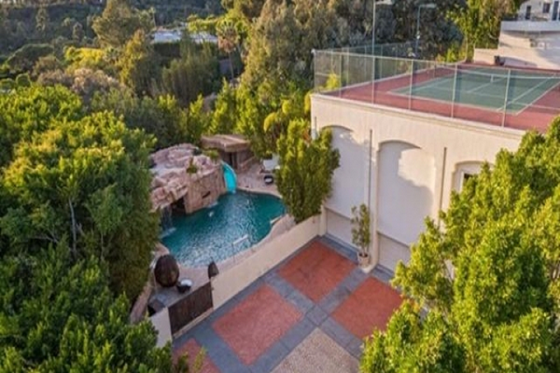 Điều khó tin trong núi tiền 700 tỷ đồng và bí ẩn dưới bể bơi