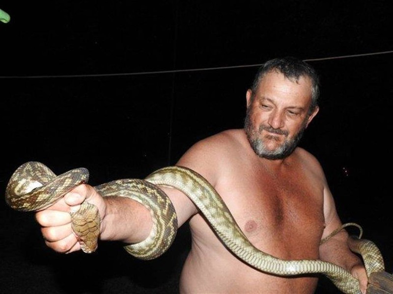 Cau be ngu thay tay dau buot, kinh hai phat hien