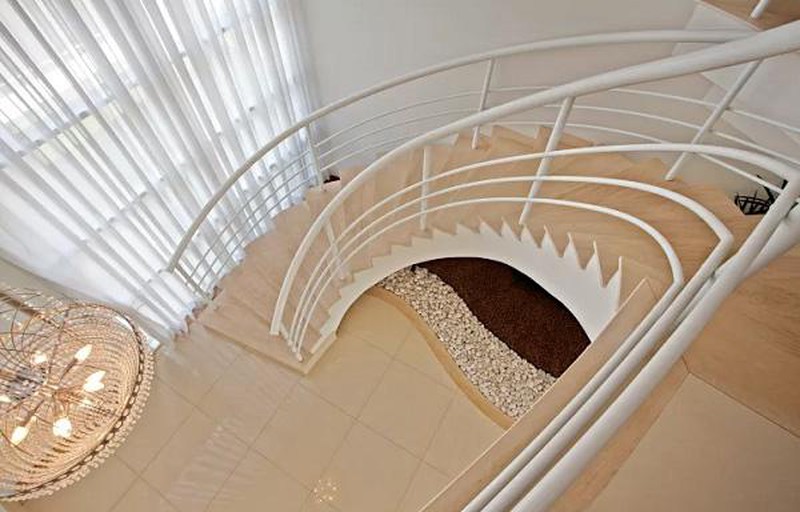 De tan gia bai san vi pham sai lam phong thuy cau thang nay-Hinh-2