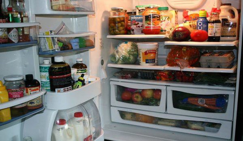 Giữ mãi thói quen này, bảo sao tủ lạnh tháng nào cũng tốn tiền điện