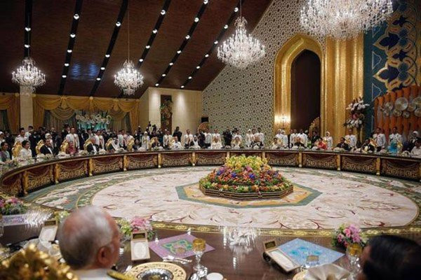 Cung dien nghin phong cua vua nuoc Dong Nam A giau