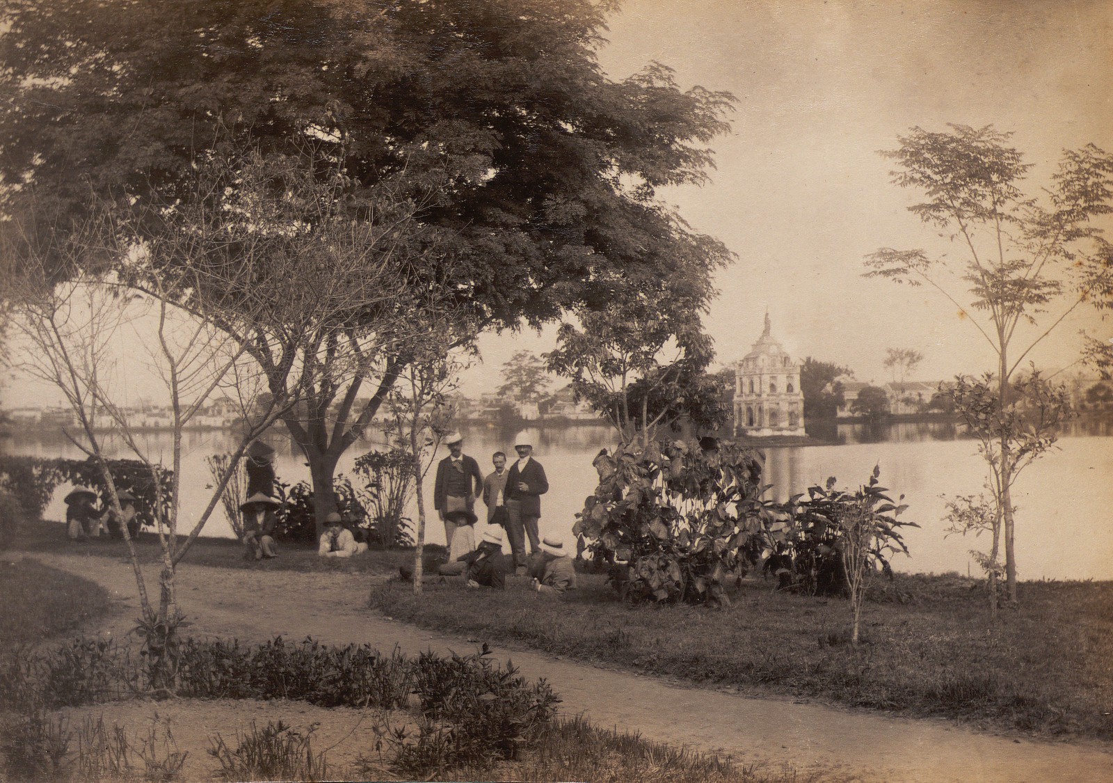 Anh cuc hiem ve ho Hoan Kiem thap nien 1890-Hinh-9