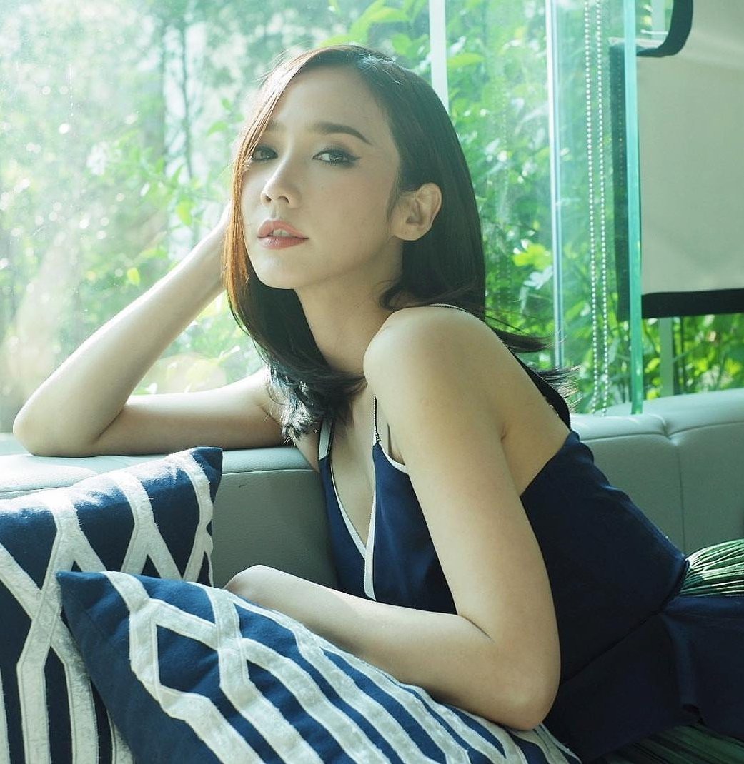 Mỹ nhân Thái đã U50 nhưng gu thời trang trẻ trung như gái đôi mươi - Hình 13 My nhan Thai da U50 nhung gu thoi trang tre trung nhu gai doi muoi-Hinh-13