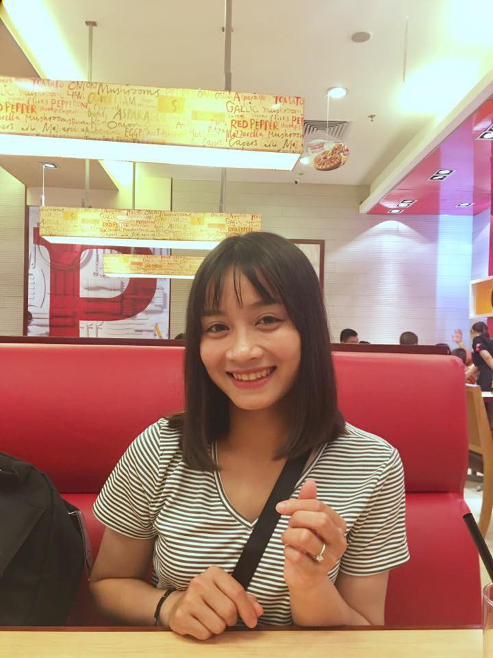 Hot girl bong da nu Viet Nam Hoang Thi Loan an mac cuc xinh ngoai doi-Hinh-10