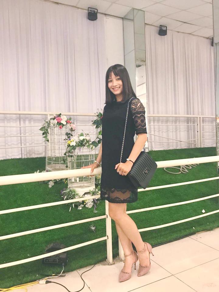 Hot girl bong da nu Viet Nam Hoang Thi Loan an mac cuc xinh ngoai doi-Hinh-11