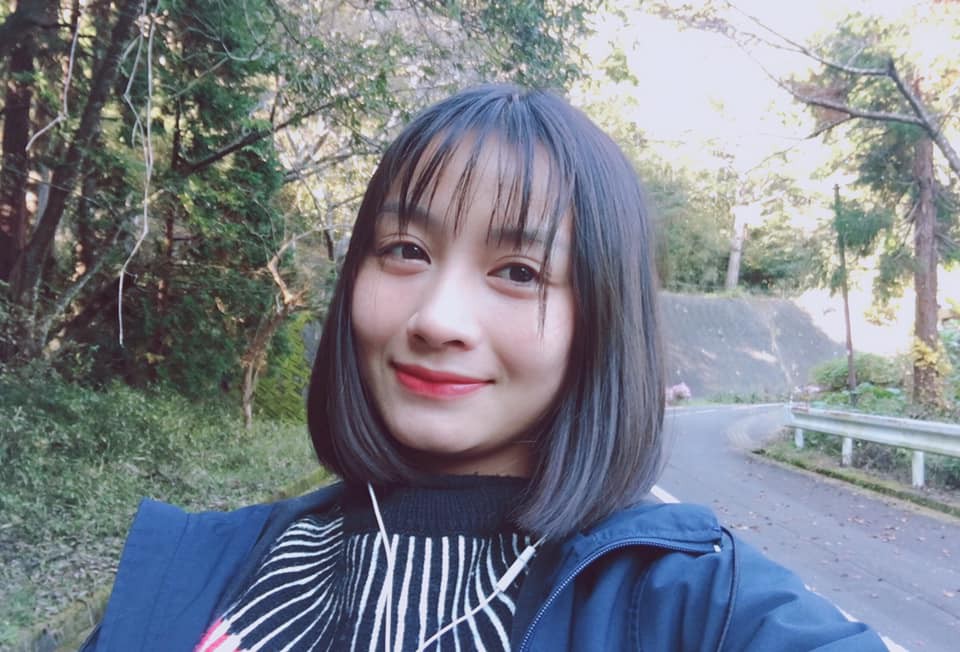 Hot girl bong da nu Viet Nam Hoang Thi Loan an mac cuc xinh ngoai doi