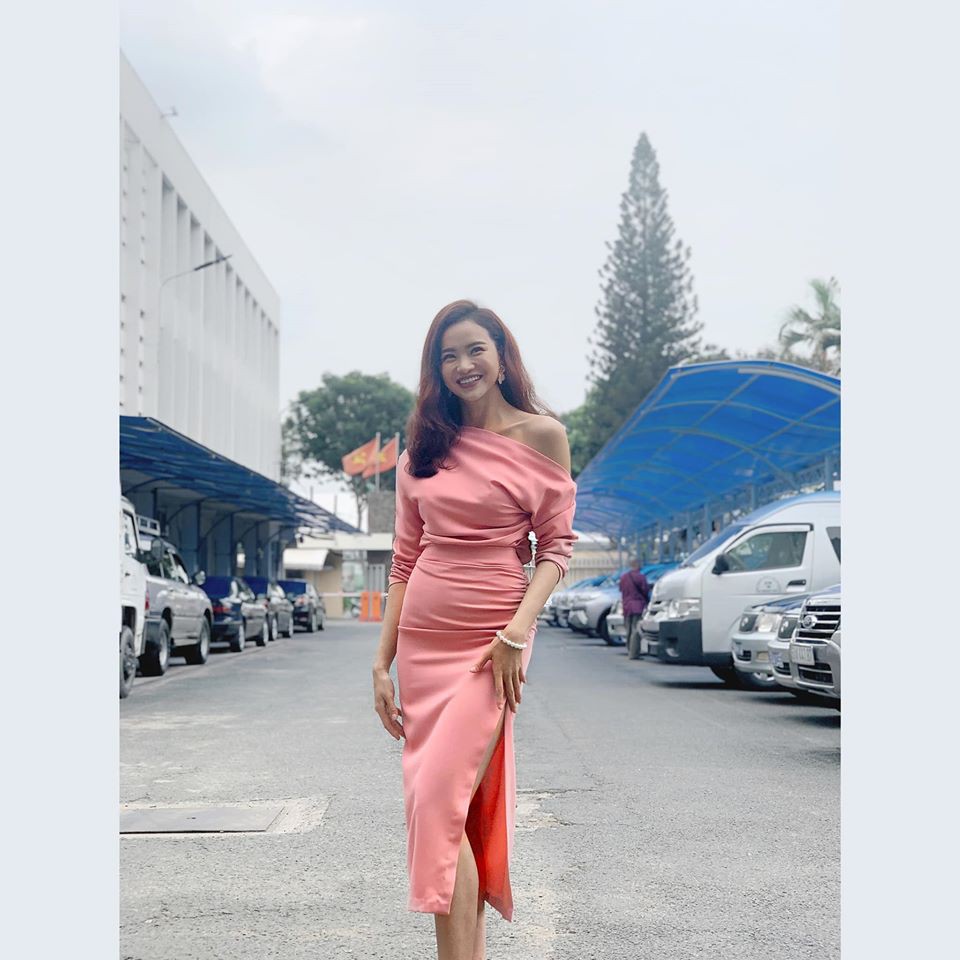 Hoa hau Kieu Ngan gay sot voi bo anh thoi trang nong bong “dot mat”-Hinh-11