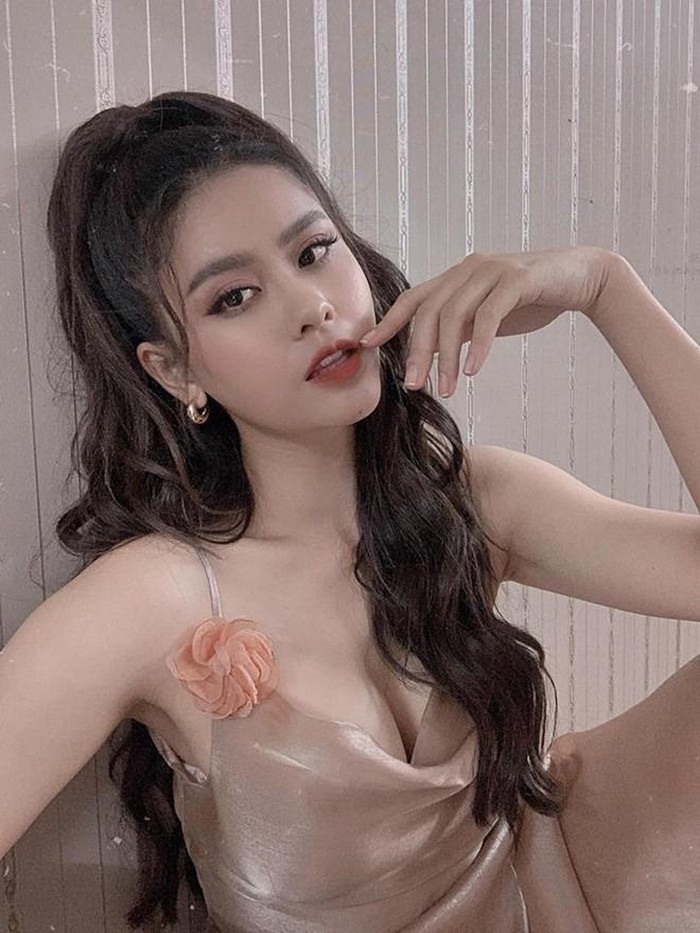 Khong ngo Truong Quynh Anh ngay cang an mac sexy vo cung-Hinh-10