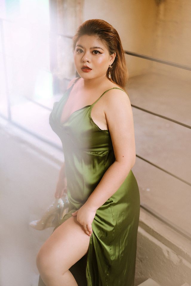 Nguoi mau ngoai co 70kg cuc nong bong voi trang phuc sexy-Hinh-8