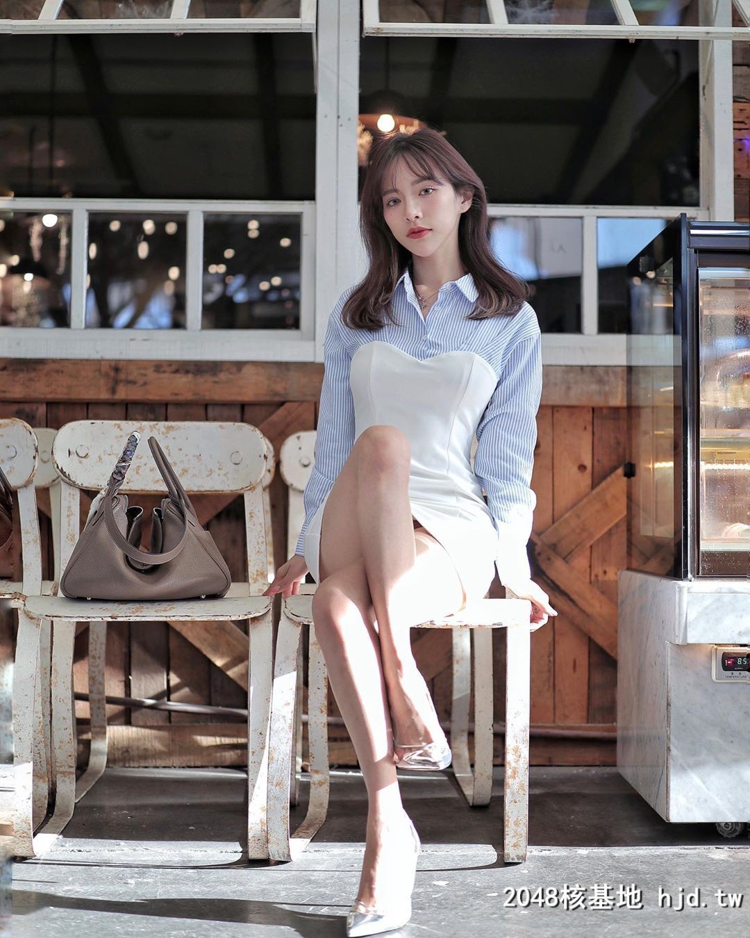 Nu tiep vien hang khong noi tieng Dai Loan an mac cuc goi cam-Hinh-3