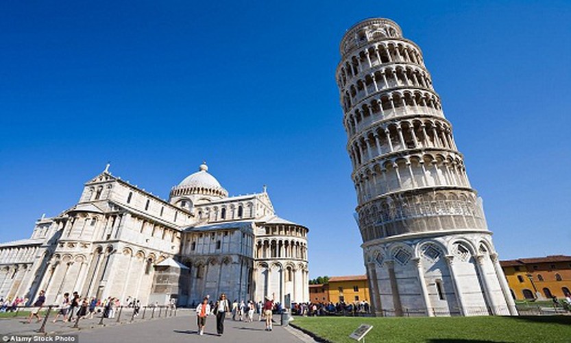 Vi sao thap nghieng Pisa mai khong the dung thang?