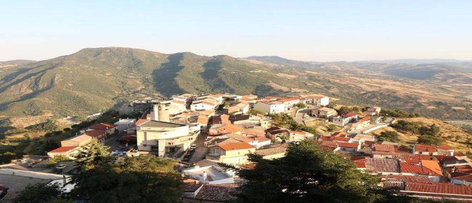 Thi tran “quy am” rung ron - noi nguoi dan khong dam goi thang ten-Hinh-9