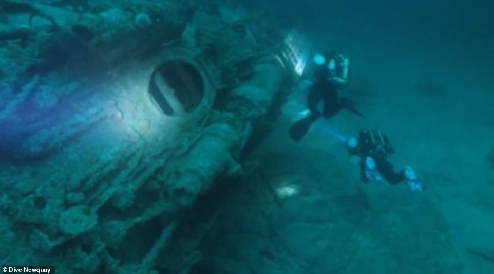 Can canh xac tau ngam Duc bi chim trong The chien 2-Hinh-8