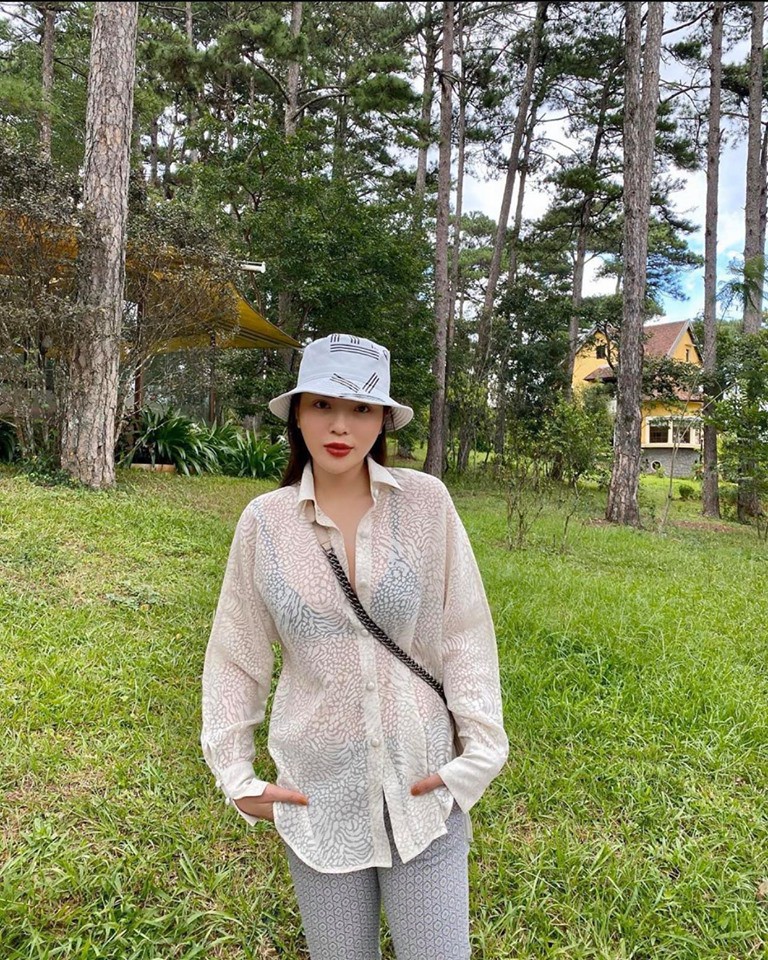 Nhung bo do “thieu dot mat” fan cua hoa hau Ky Duyen-Hinh-3