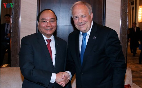 Thủ tướng Nguyễn Xuân Phúc tiếp xúc song phương với Tổng thống Thụy Sỹ ở ASEM 11 - ảnh 1