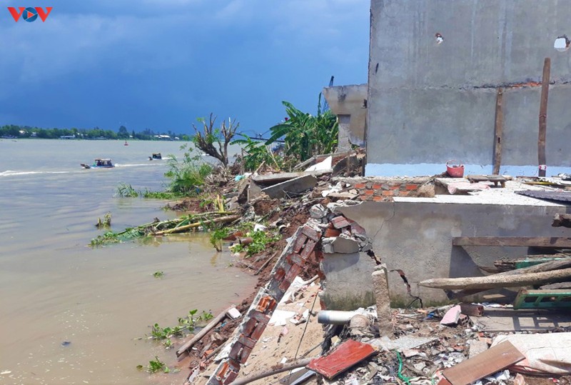 ung pho sat lo dbscl: dung ngoi khong yen canh sat lo hinh 3