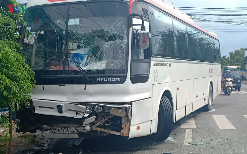 xe cho cong nhan tong xe limousine bay xuong ho hinh 2