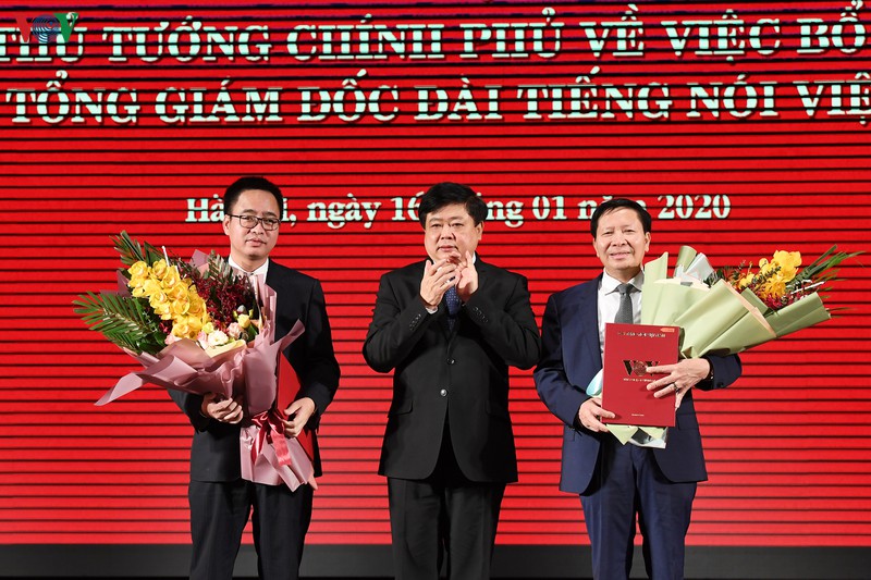 trao quyet dinh cua thu tuong bo nhiem 2 pho tgd dai tieng noi viet nam hinh 1