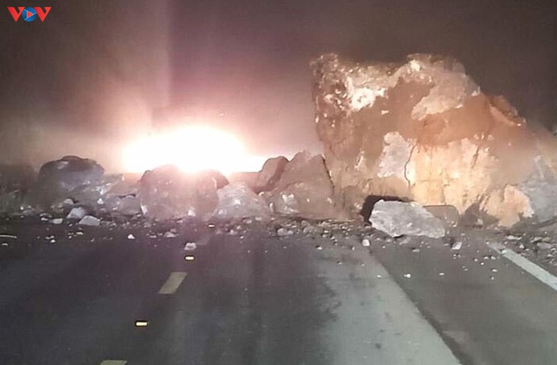 sat lo dat da gay ach tac cuc bo tren quoc lo 6 o son la hinh 1