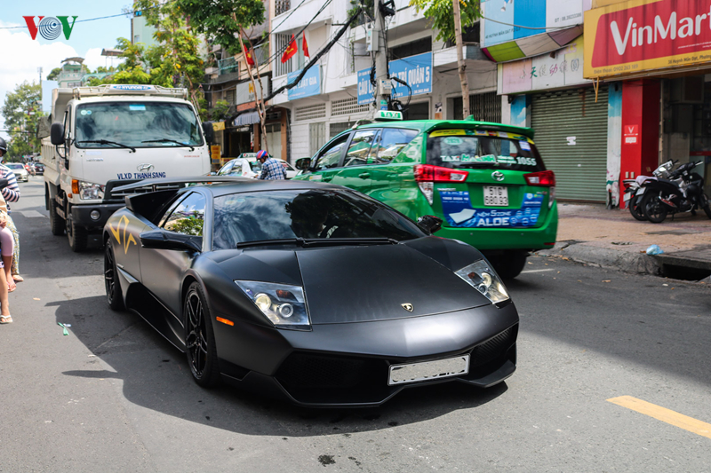 sieu xe trieu do lamborghini murcielago sv tai xuat duong pho sai gon hinh 3
