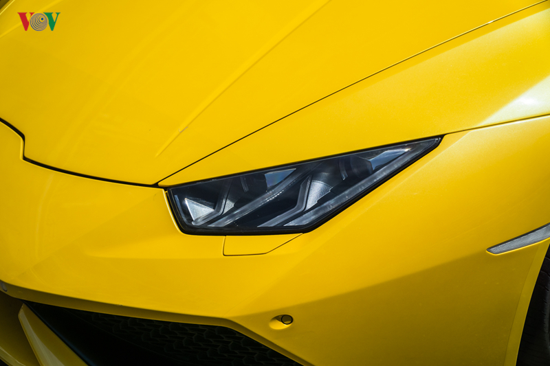 lamborghini huracan mau vang noi bat tren pho sai gon ngay cuoi tuan hinh 6