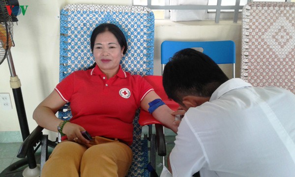 nguoi phu nu gan 100 lan hien mau cuu nguoi o khanh hoa hinh 2