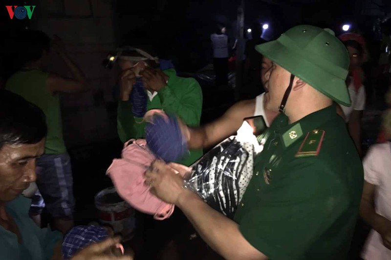 hoa hoan o lai chau thieu rui 3 can nha lien ke trong dem hinh 1