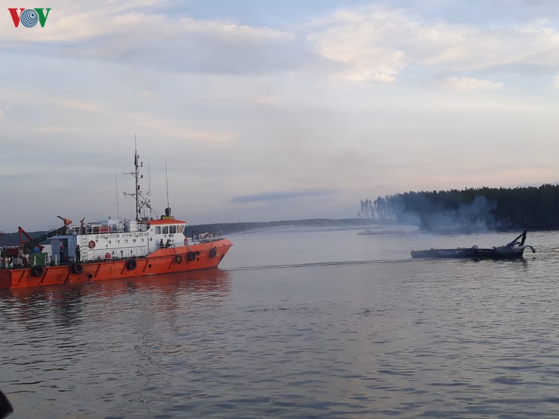 tau keo boc chay ngun ngut, 4 nguoi thoat chet o tphcm hinh 2