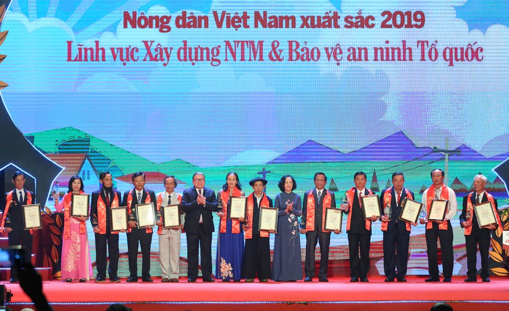 Nghe VietNamNet: Vinh danh 63 nông dân Việt Nam xuất sắc năm 2019