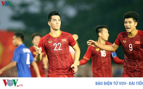 Nghe VietNamNet: Thủ tướng Nguyễn Xuân Phúc khen ngợi U22 Việt Nam và ĐT nữ Việt Nam