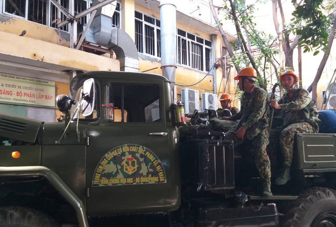 Nghe VietNamNet: Binh chủng Hóa học bắt đầu tiến hành tẩy độc tại Công ty Rạng Đông