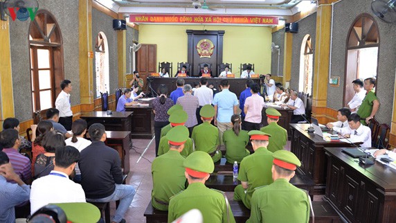 Nghe VietNamNet: Đề nghị áp giải cựu Giám đốc Sở GĐ&ĐT Sơn La Hoàng Tiến Đức đến Tòa