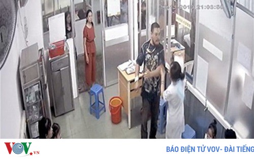 Nghe VietNamNet: Công an vào cuộc vụ điều dưỡng Bệnh viện Nhi đồng 1 bị hành hung