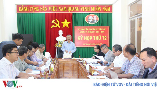 Nghe VietNamNet: Nữ trưởng phòng mượn bằng tiến thân: Kỷ luật các cán bộ liên quan