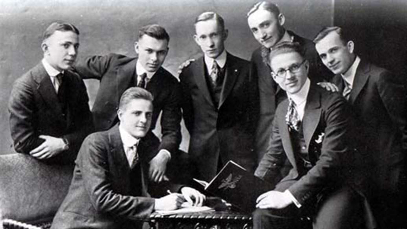 tiet lo gay soc ve nhung hoi kin bi an va quyen luc nhat the gioi hinh 9