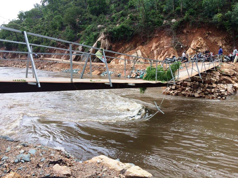 khanh hoa: cau gay khien 300 ho dan ban dao bi chia cat voi dat lien hinh 1