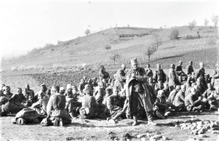 hy huu nhung truong hop dau hang va bi bat lam tu binh trong the chien ii hinh 4