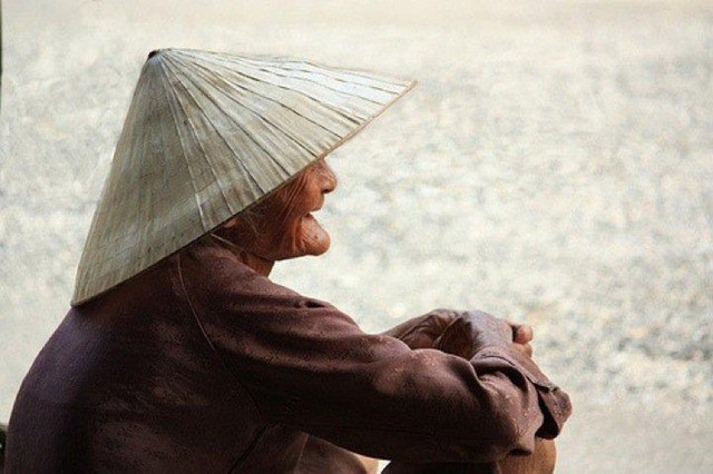Bà ngoại 81 tuổi thần thái như Vedette trong bộ ảnh cháu gái chụp ở Đồng Nai
