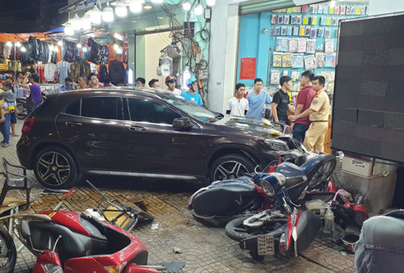 nu tai xe lai mercedes tong xe, nguoi nam la liet:bat ngo nguon goc xe hinh 10