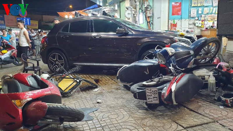 nu tai xe lai mercedes tong xe, nguoi nam la liet:bat ngo nguon goc xe hinh 8