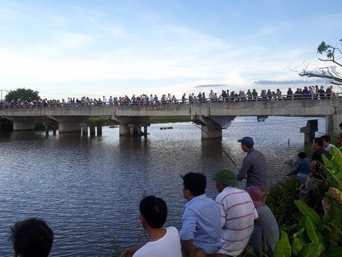 tu vu me tu tu cung con: dung tuoc doat mang song cua nhung dua tre! hinh 1