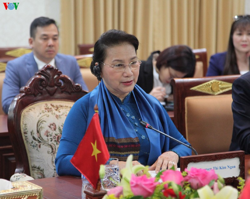 chu tich quoc hoi nguyen thi kim ngan hoi dam voi nguoi dong cap lao hinh 1