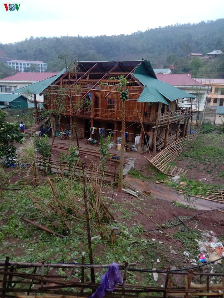 mua dong kem loc, set khien 1 nguoi chet, 16 nguoi bi thuong hinh 1