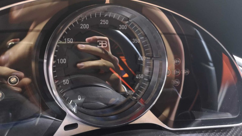 bugatti mang chiron super sport 300+ bui ban, con trung di trien lam hinh 9