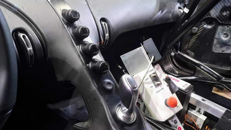 bugatti mang chiron super sport 300+ bui ban, con trung di trien lam hinh 10